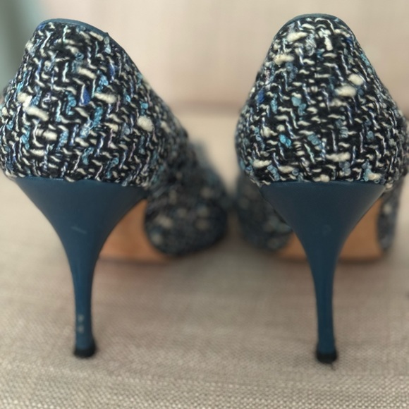 COPY - Manolo Blahnik Tweed Printed Pumps - Picture 5 of 7
